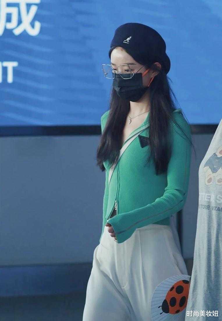 时尚美妆妞|赵丽颖离婚后瘦得让人心痛，穿针织衫配阔腿裤撑不起，89斤像麻杆