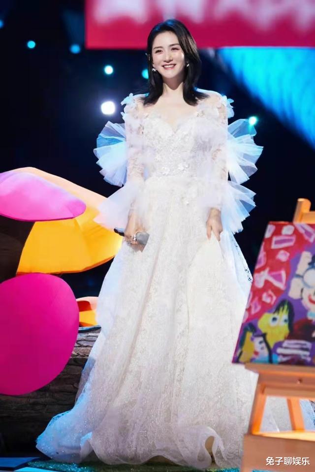 谢娜|曾经捧红半个娱乐圈的她，难道要凉了？