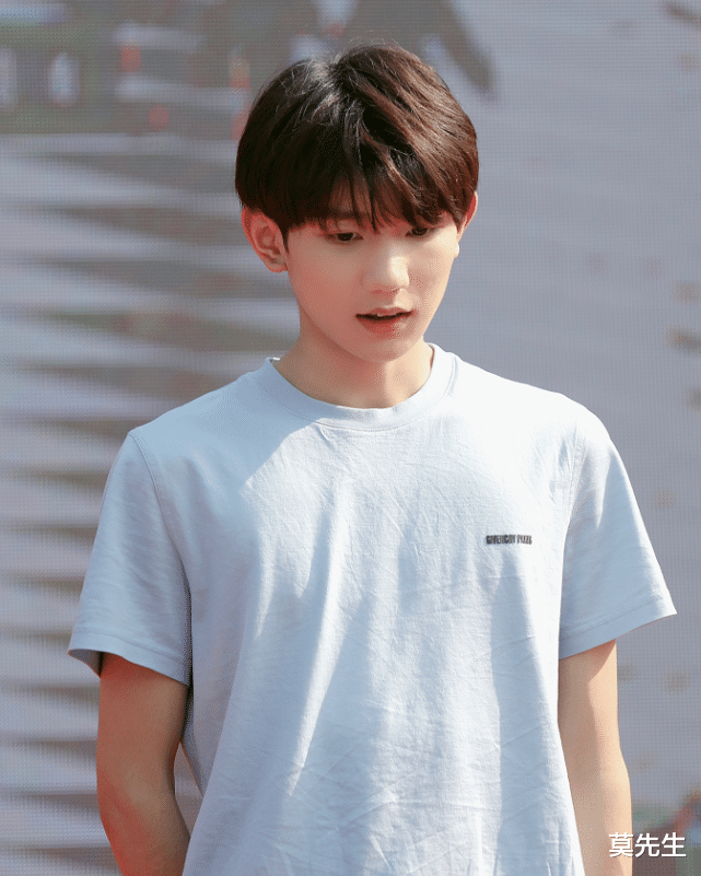 马思纯|众星声援新疆棉花，张馨予秀国产品牌，王源张艺兴李现处境尴尬