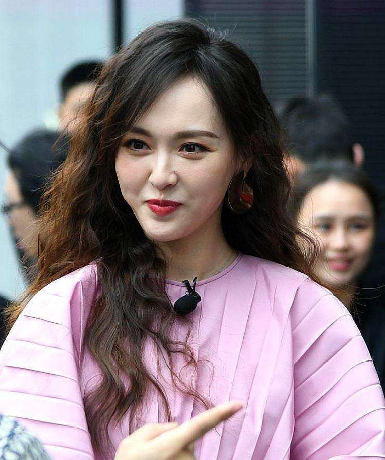 女明星生图,杨幂,热巴细纹盖不住,杨颖长痘,而最吓人的是她?