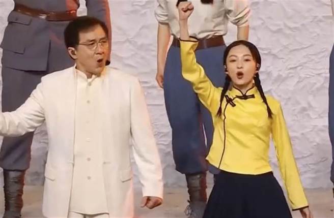 虞书欣|成龙昔与吴绮莉搞婚外情却全身而退 PTT乡民：关键出在她身上