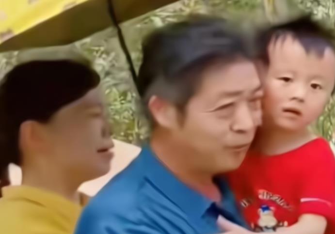 熊黛林|田静晒出儿女温馨照片，并直言房子不一定要大，疑似在内涵杜新枝