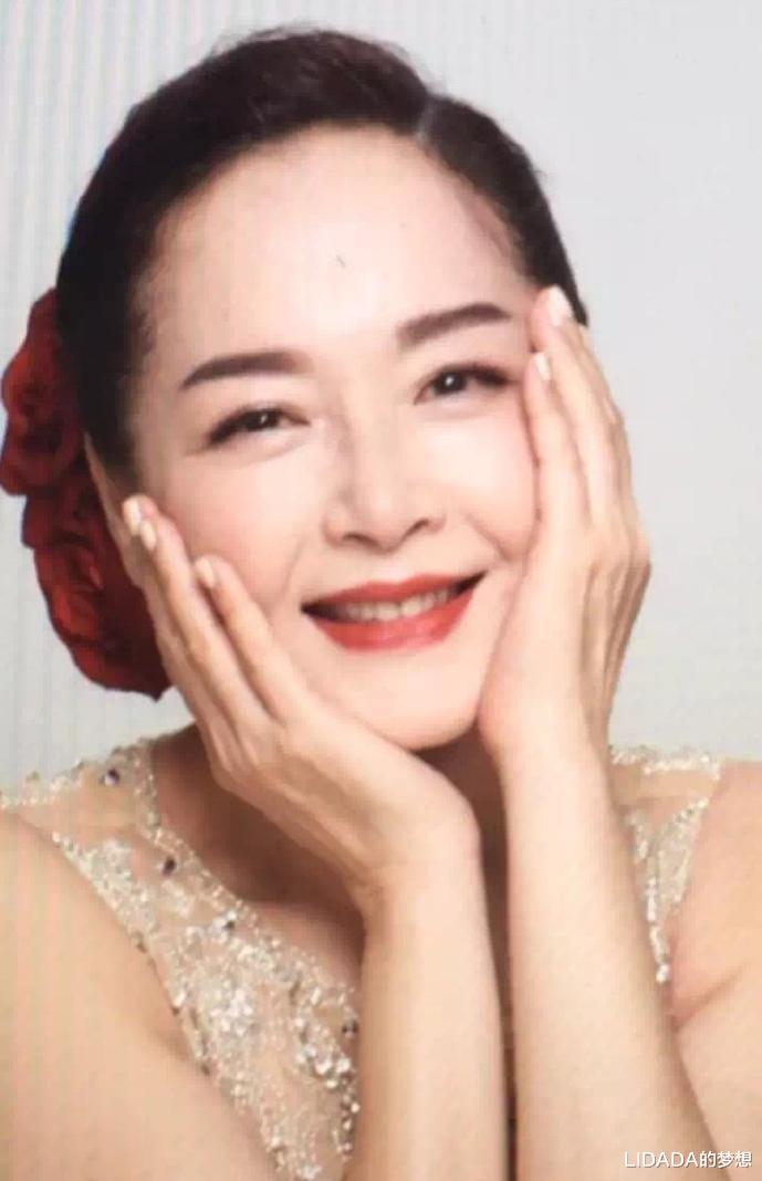 LIDADA的梦想 “可怜”的恬妞：5岁挣钱养自己，26岁嫁富商被骗，为了面子再婚万梓良又离了