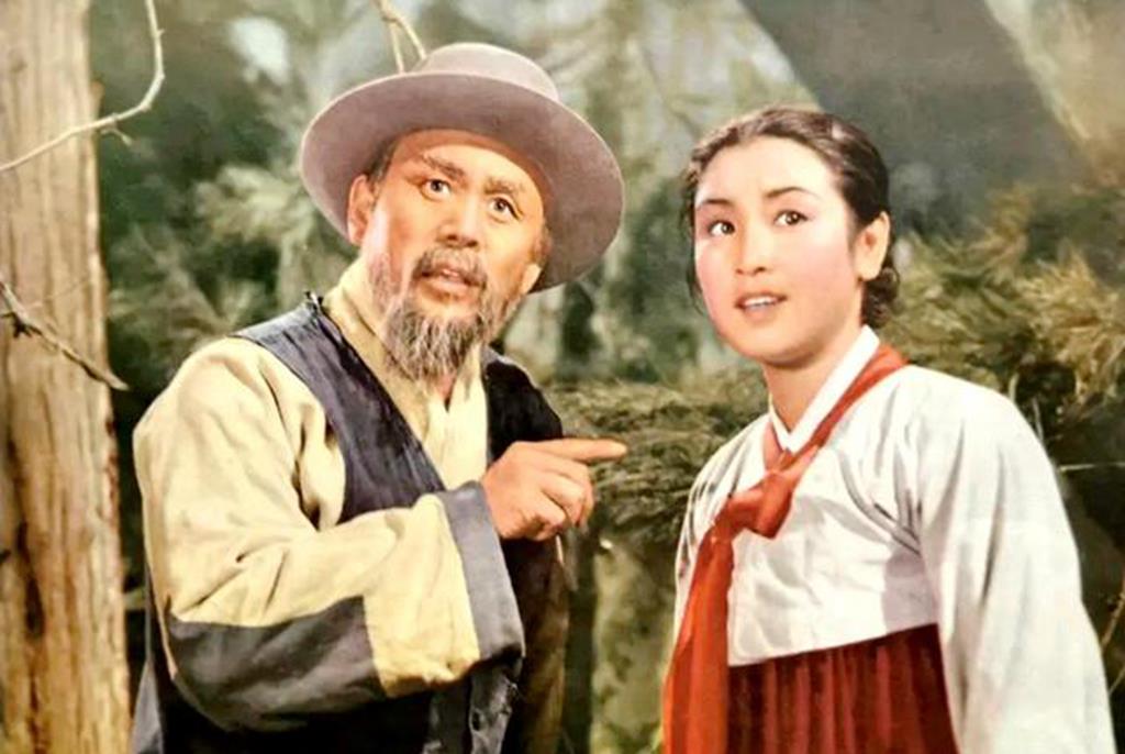 打击侵略者|老电影《打击侵略者》中，有尹玉善、金玉善两位美女，你分得清吗