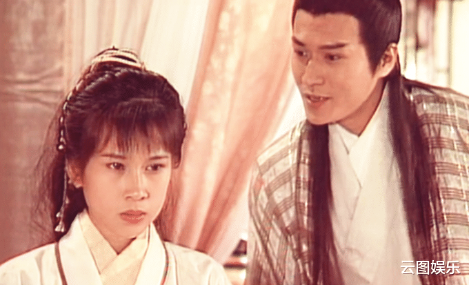 文颂娴|文颂娴一家三口吃自助餐过圣诞，富商老公高大帅气，女儿太像爸爸