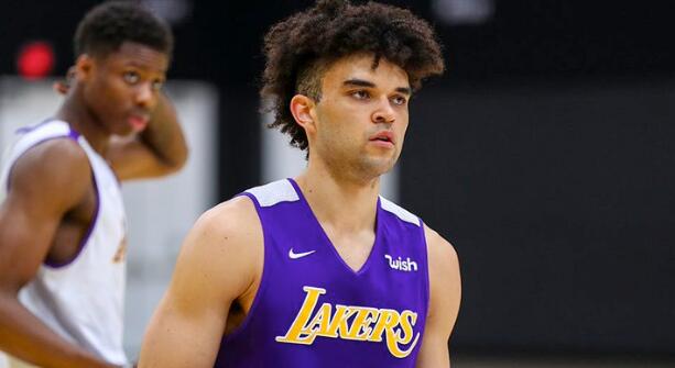 字母哥|突发!2进1出交易正式达成,字母哥迎来得力帮手