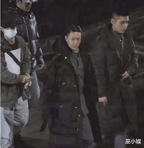 王一博|王一博颜值崩塌？新剧造型被吐槽像汉奸，发际线令人堪忧