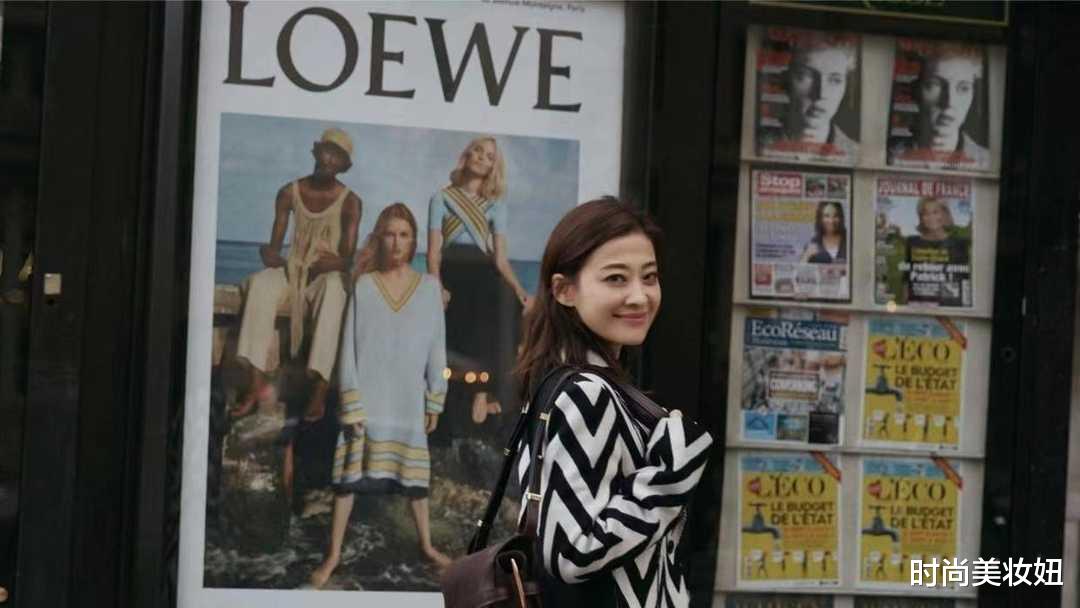 时尚美妆妞 梅婷瘦出“瓜子脸”太美了,穿衬衫配牛仔裙好洋气,年轻10岁