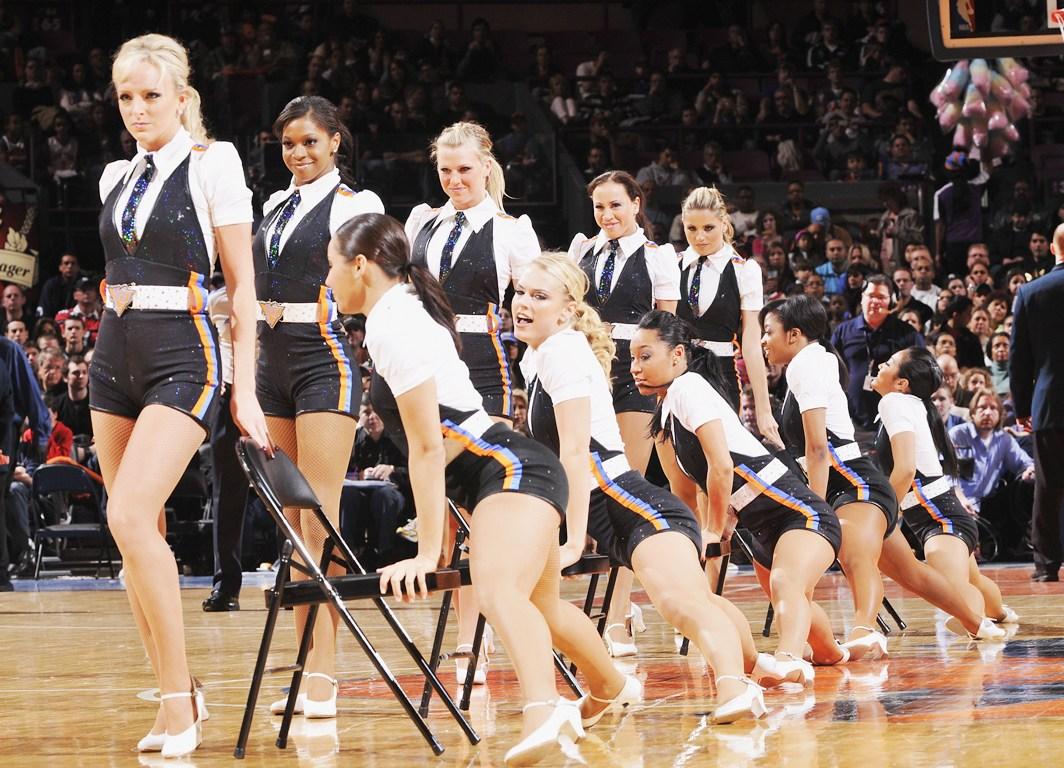 啦啦队|为什么NBA拉拉队女郎工资不高,还有女性愿意当?说出来你别不信