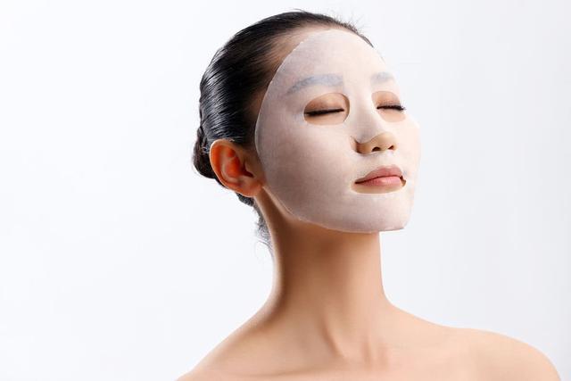 美容 洁面后，直接涂抹精华液？难怪没有效果！快来看看正确的使用方法