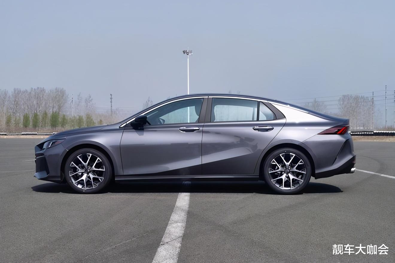 广汽传祺|预售价9.88万起，广汽传祺影豹预售开启，一台不一样的运动家轿