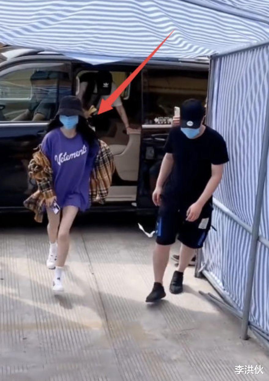 肖战|选秀产业下的代拍经济，肖战一张照片卖8万，为了钱代拍也会拼命