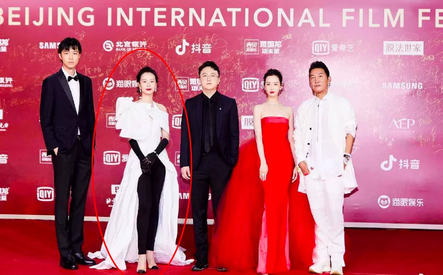 佟丽娅|不得不怀疑，她又怀孕了？