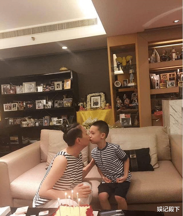 宋丹丹|宋丹丹豪宅曝光，内景装饰酷似皇帝寝宫，墙上人像画让人汗毛直竖