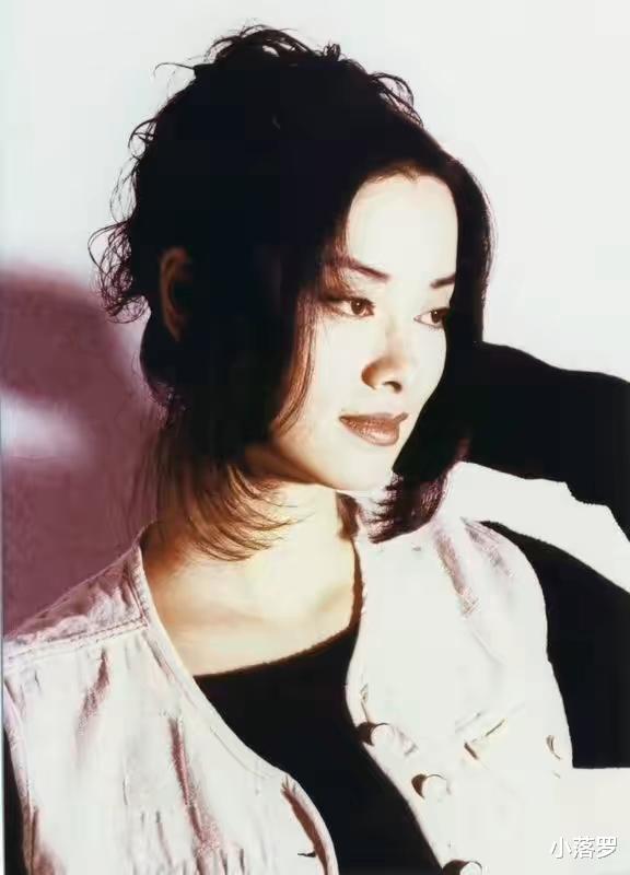 关悦|31张明星罕见照,看完泪流,认识图31的真老了