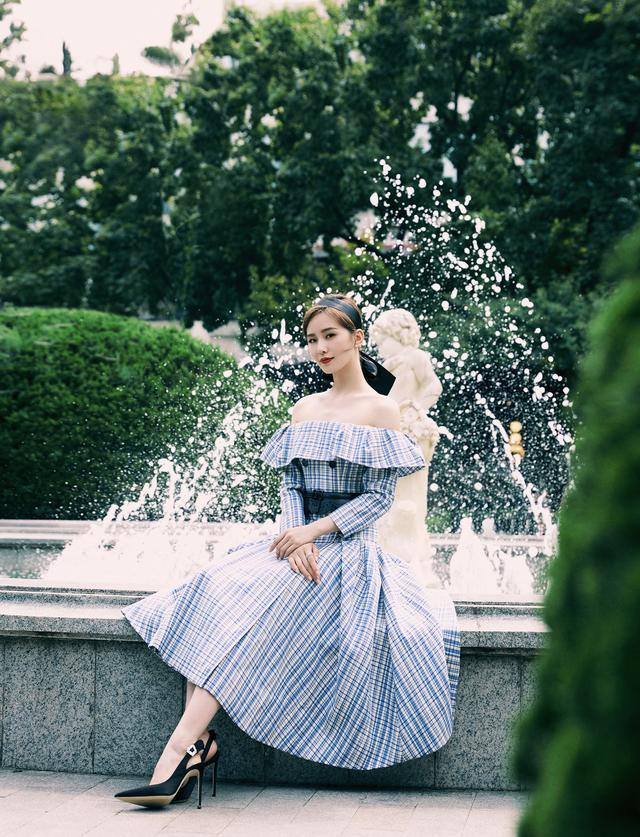 陈妍希|刘诗诗罕见生活照曝光！穿短袖素颜跟陈妍希练瑜伽，巴掌脸嫩出水