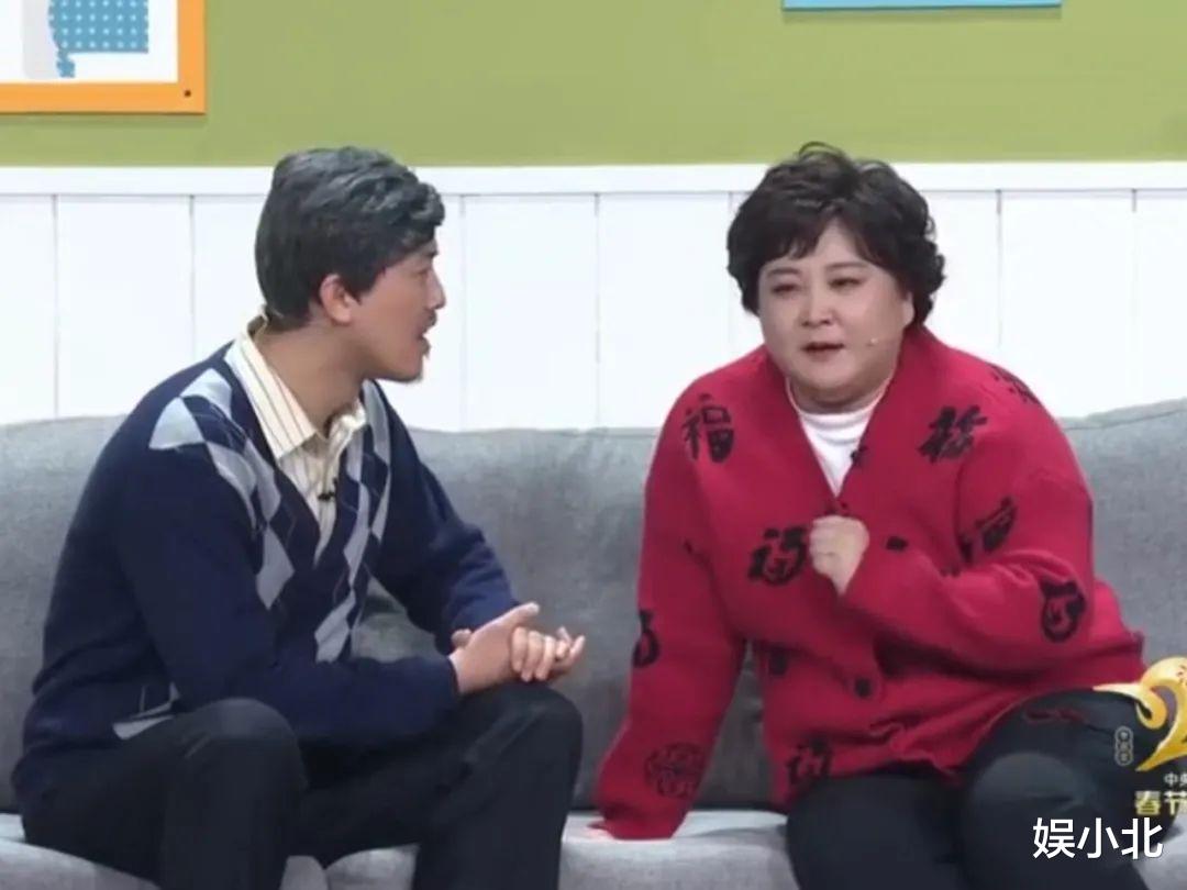 贾玲|贾玲何止“救”了张小斐，她手下的四员大将，哪个没被生活毒打？