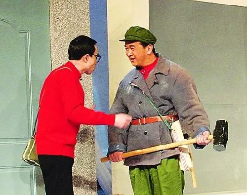 直到2005年黄宏和林永健巩汉林同台给观众带来了小品《装修》.