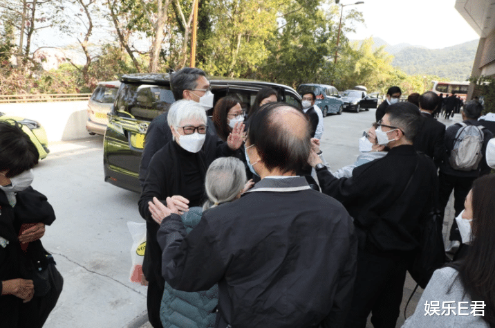 李香琴|李香琴出殡化作一缕轻烟，半个香港演艺界都来告别“巨星母亲”