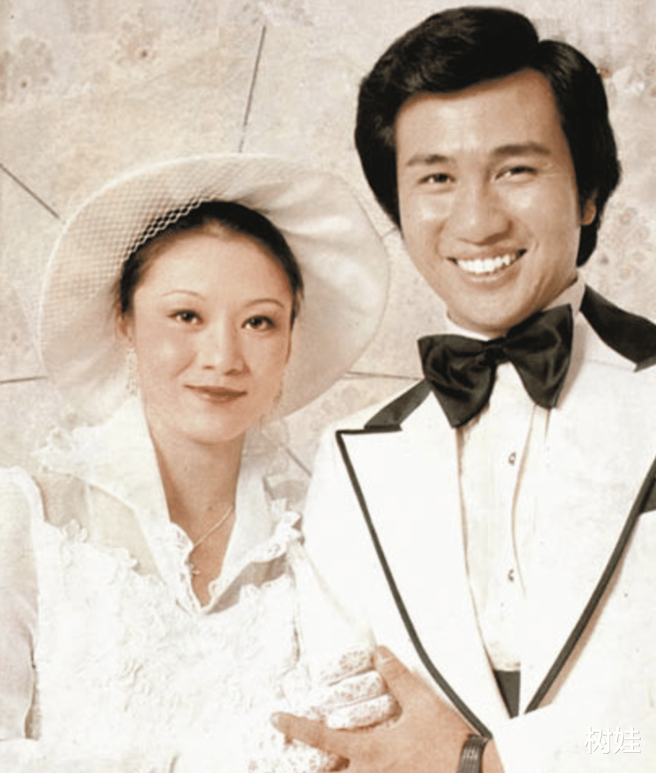 郭京飞|70岁郭锋内地复出拍戏,与麦长青饭聚精神抖擞,已走出丧妻阴霾