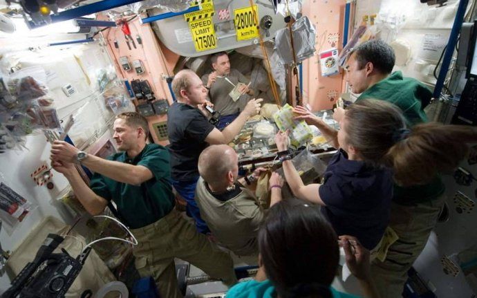 有对比才有“伤害”！美赞中国空间站装修：国际空间站像垃圾堆