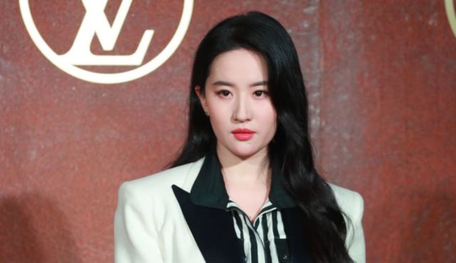 刘亦菲|33岁刘亦菲走红毯,颜值依然“惊艳”,闯荡好莱坞却意外错失了国内市场?