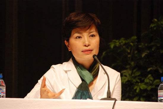 李瑞英|当年, 李瑞英儿子坠楼,央视演播厅里的她,强忍悲痛仍坚守岗位!