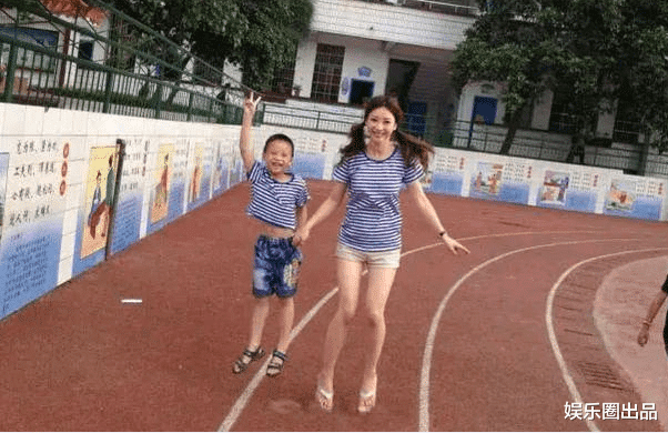 上杭|柳岩参加小学生家长会,穿超短裤引起热议,网友:教坏小朋友