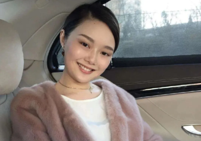 邓文迪|“心机名媛”晚晚，从大脸网红到京圈贵妇，手段堪比邓文迪