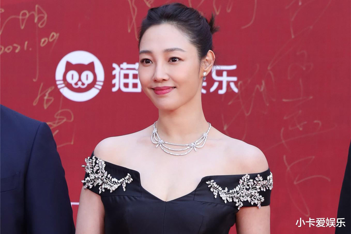 扬名立万|首日票房第一，《扬名立万》都压不住！终于等到她