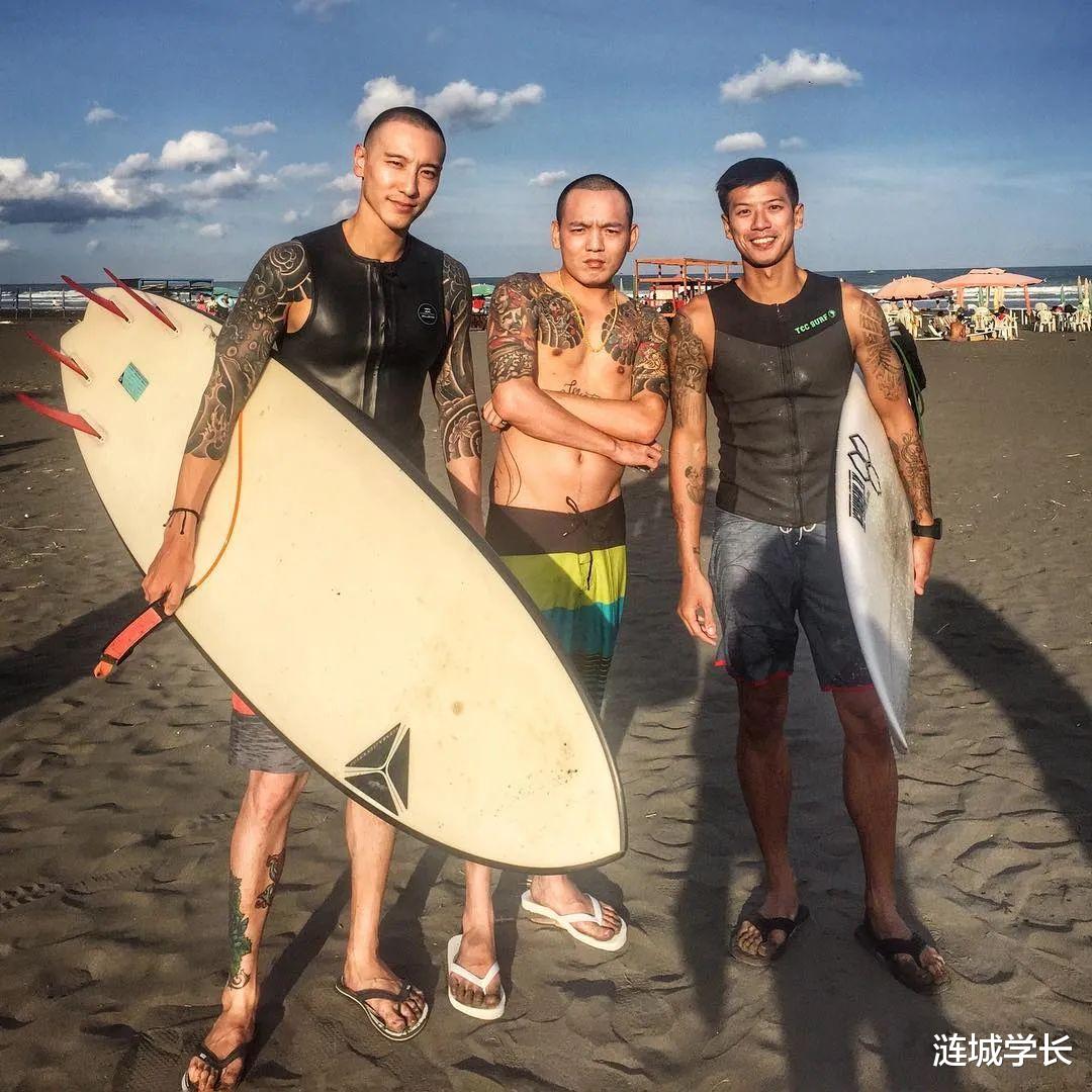 余文乐|躲过了彭于晏余文乐，却没逃过他们背后的这个男人，网友：帅爆了