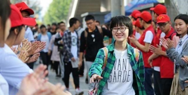 学霸|学霸高考查分发现是0分，家长难以接受，老师却笑着说“恭喜”