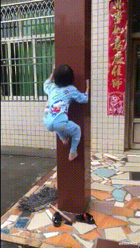 幽默搞笑神回复|神回复：“为什么女孩子穿漏胸装，还要用手去挡着呢？”故意的！