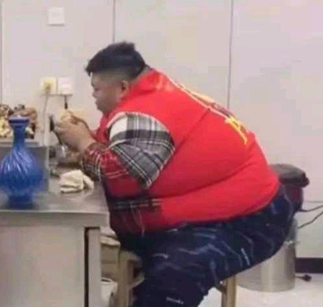 减脂|拥有百万粉丝的“胖猴仔”，体重高达530斤，父母却表示很支持？