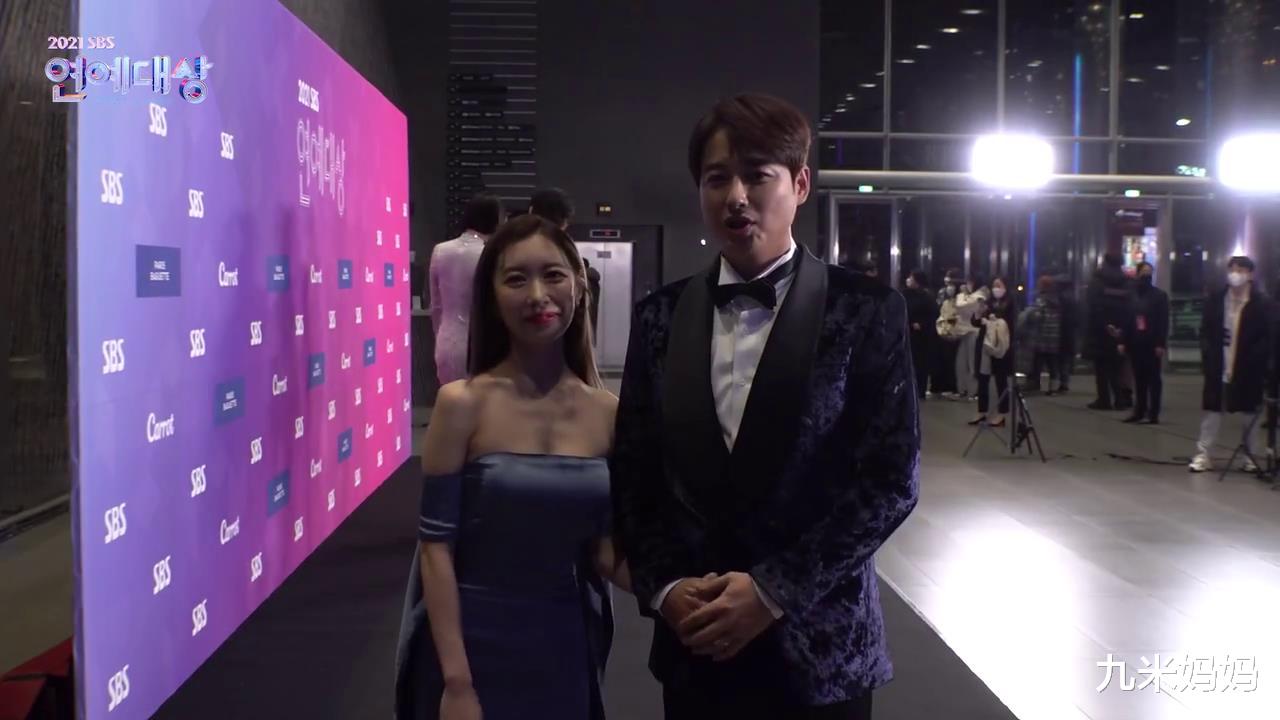 宋智孝|2021SBS演艺大赏红毯，女明星流行穿低胸长裙，身材一个比一个好
