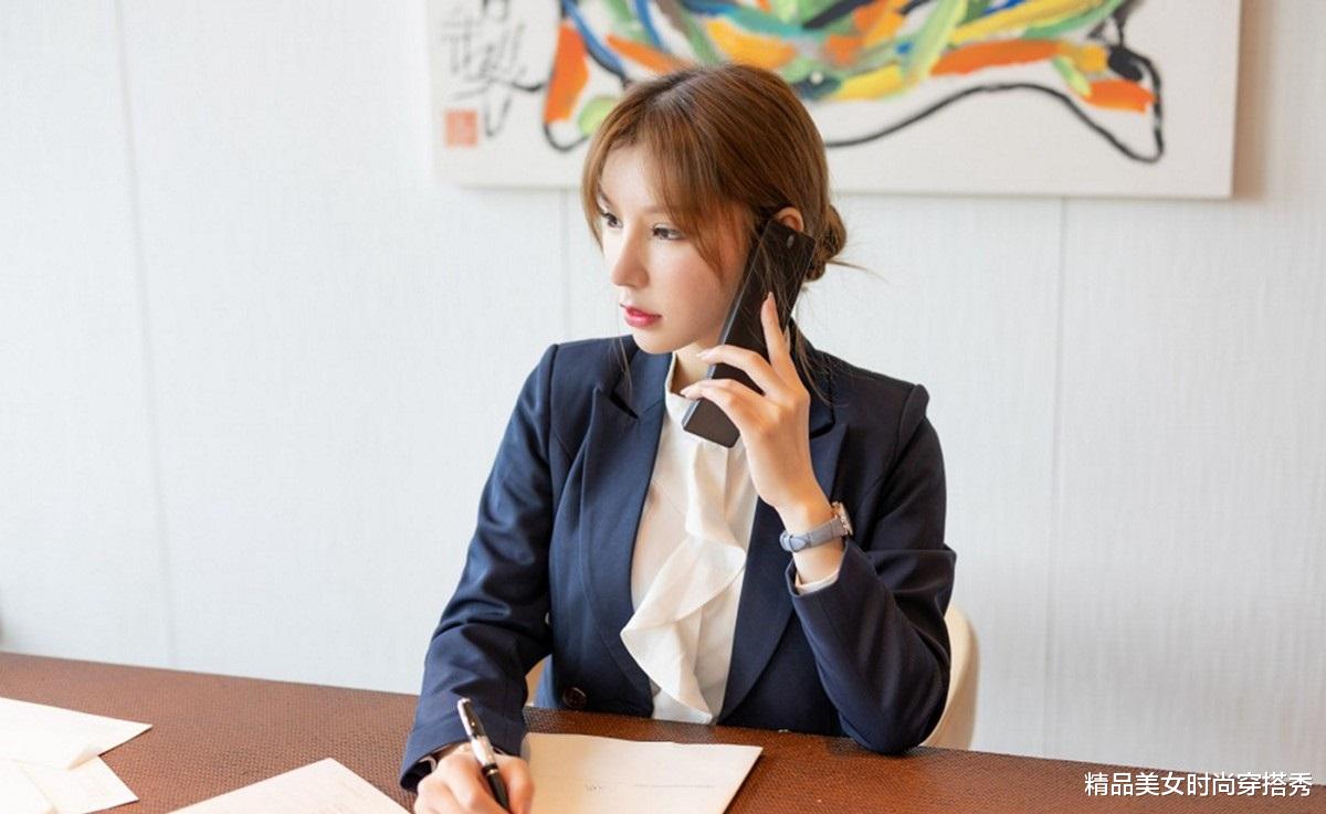 小姐姐|小姐姐整体气质优雅干练，一身职业装一样美丽出众，有着女王范