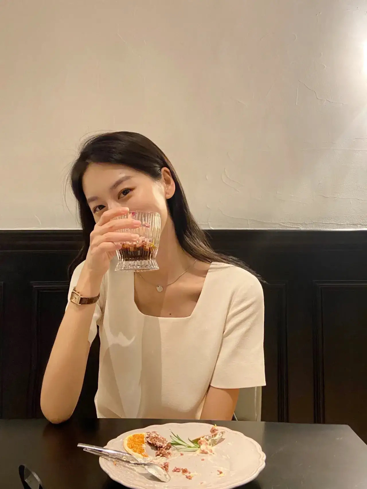 27君|长皮靴配连衣裙，很潮，但是也很热吧！