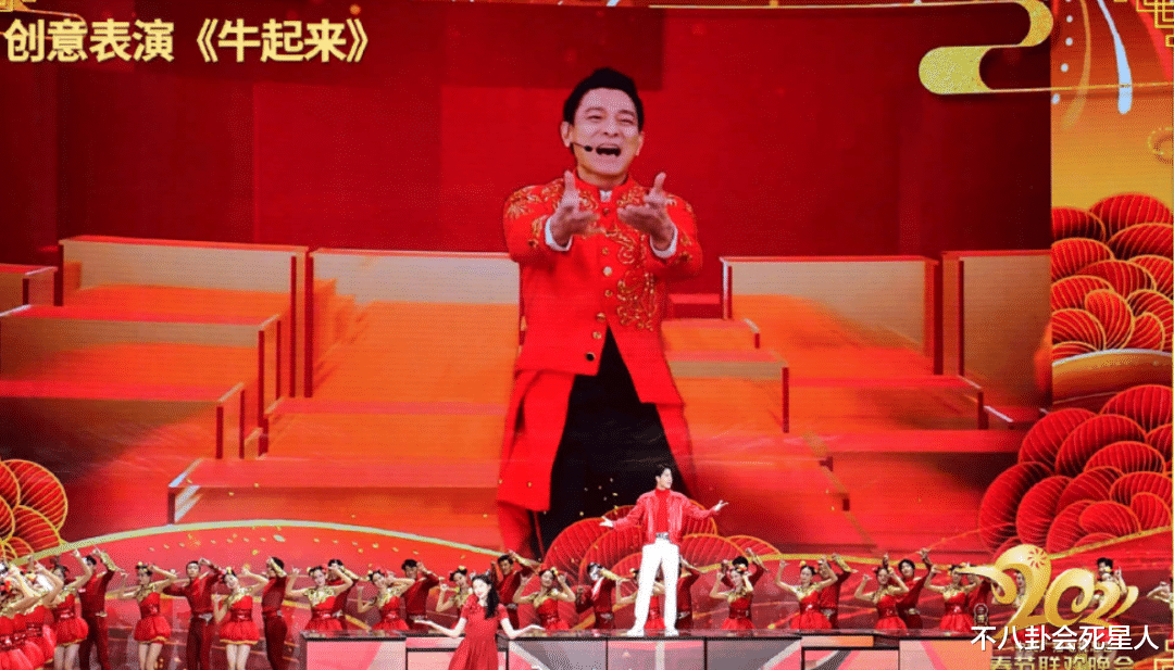 春晚|春晚男星状态佳：王一博独舞帅气，刘德华又唱又跳，成龙老当益壮