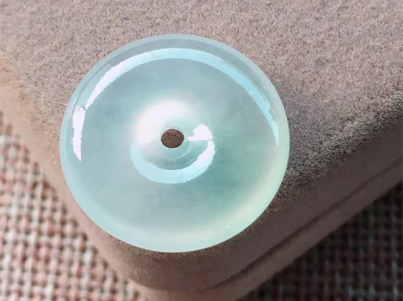 翡翠|天工美玉，细腻温润的翡翠，被称为石之雅者