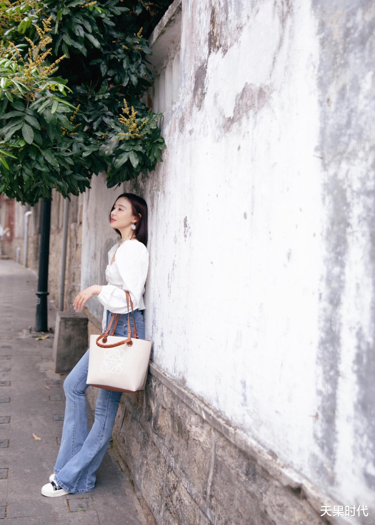 天果时代 被吐槽情商低的袁姗姗,穿搭上却很有想法,简单随性还显少女感