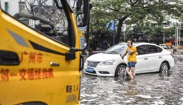 何沐青谈|小伙暴雨中拖车收费50元被骂：一颗老鼠屎坏一锅汤、劣币驱逐良币