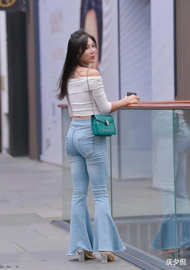 |打底裤搭配风格多变，突出轻熟女性魅力，打造时尚潮流感