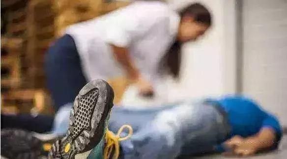 猫忘不了鱼罐头 颈椎病的危害，你知道多少？可能比你想的更严重！