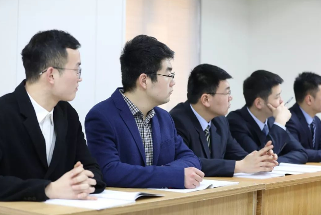 安妈育儿日|为啥热衷报考公务员？光看食堂菜单就知道有多爽，一周菜品不重样