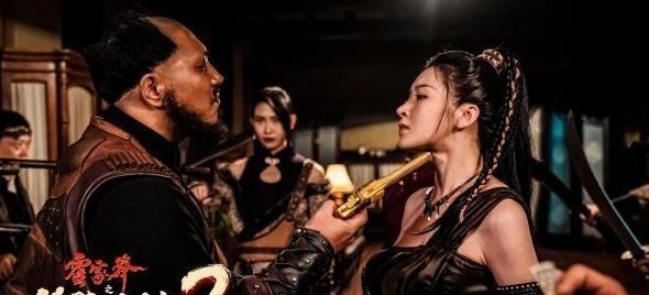 电影|靠低胸装、大长腿博眼球，离开成龙的她，如今到底怎么了？