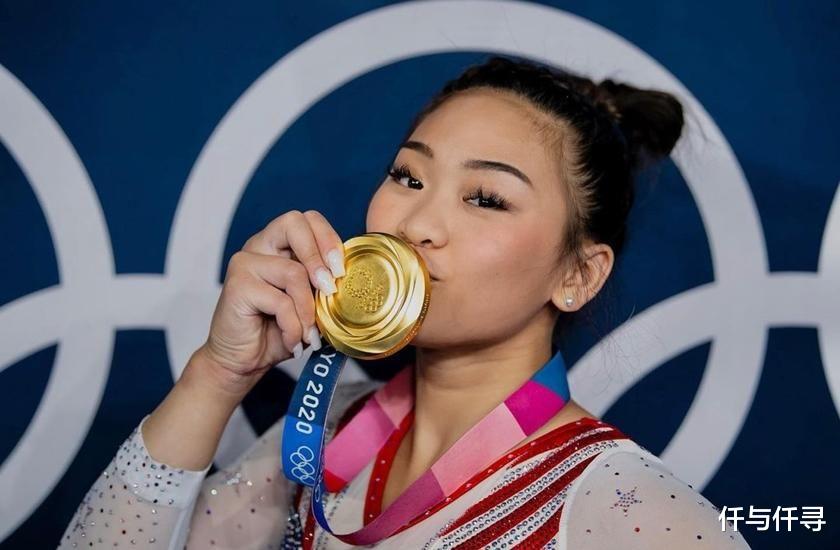 仟与仟寻|美国18岁亚裔体操冠军摆脱低潮夺全能金牌，少女私服满满炫腹
