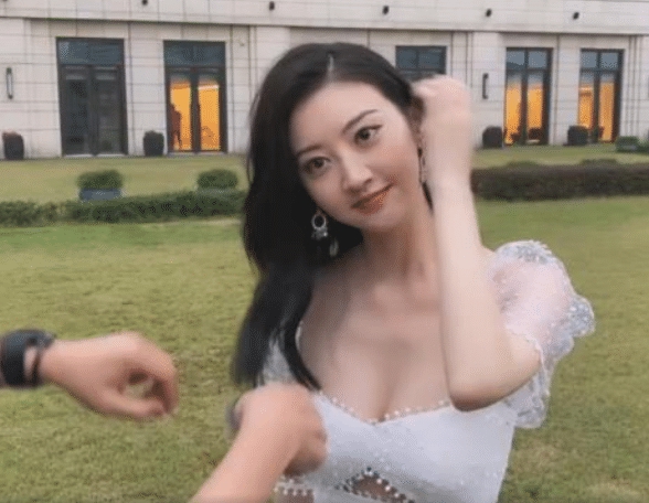 景甜|景甜“真人”究竟长啥样？脱离美颜滤镜之后，景甜的颜值也太真实