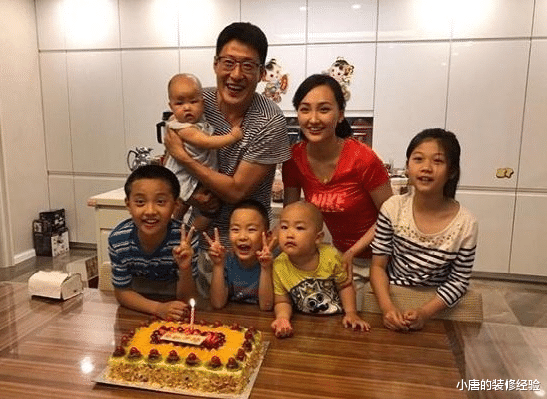 于震|他是五个孩子的爸爸，如今一家七口住在一起，带你看看于震的豪宅