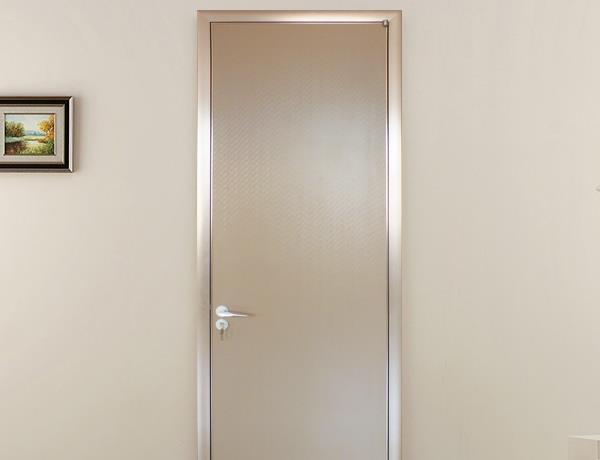 装修选择卧室门,实木门和金属门别乱选,选错了很不好用