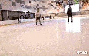 蜈蚣 神回复：为什么蜈蚣毒性很大，却对公鸡毫无作用呢？